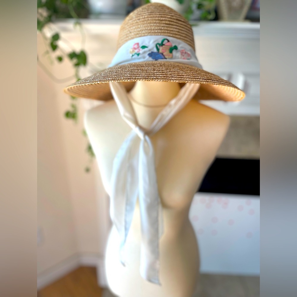 Vintage gardening straw hat with Embroidary details